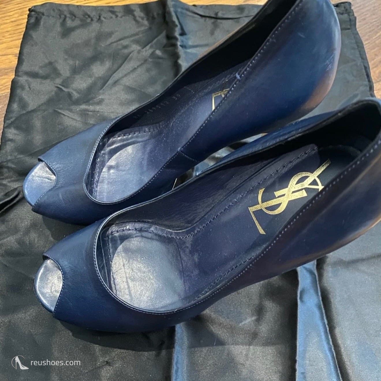 كعب YSL كحلي أنيق وجلد إيطالي - مقاس 39