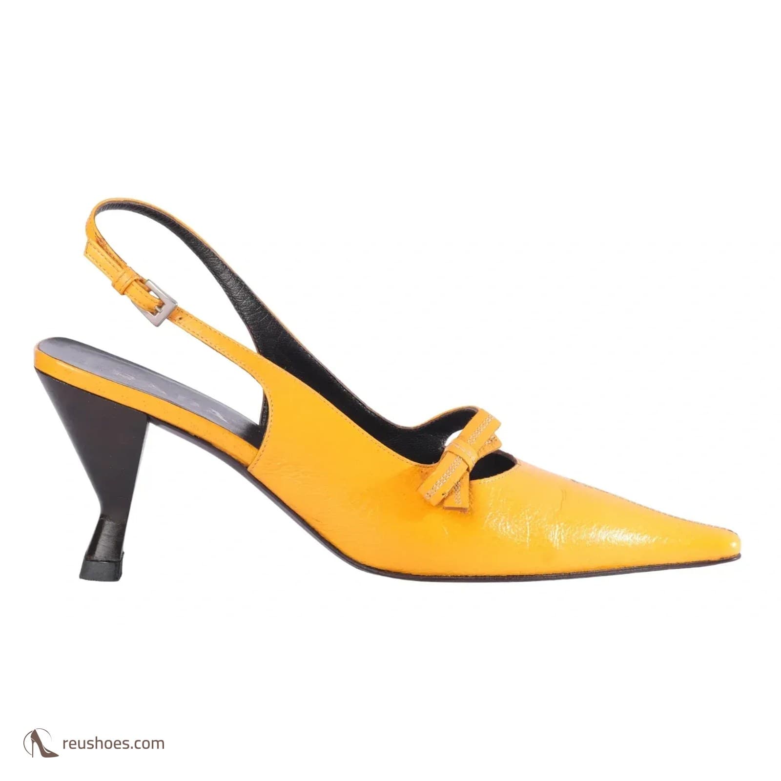 كعب نسائي Prada أصفر — مقاس 39 EU (تقديري)